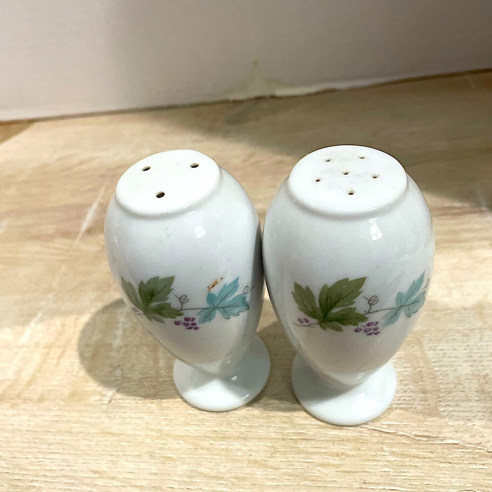 Vintage Fine China Grape/Vine S&P